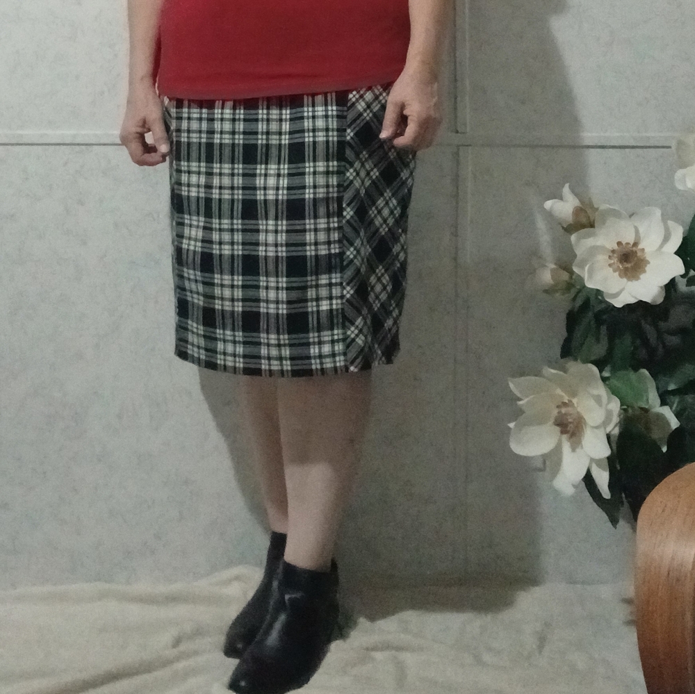 First Option Too! 18 W, Black & White Plaid Pencil Skirt